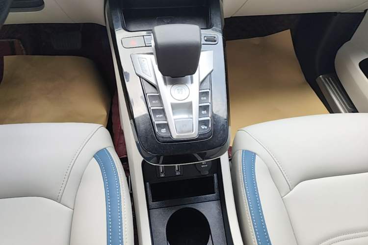 Used BYD Yuan Pro 2023 401KM Luxury Version Gear Lever