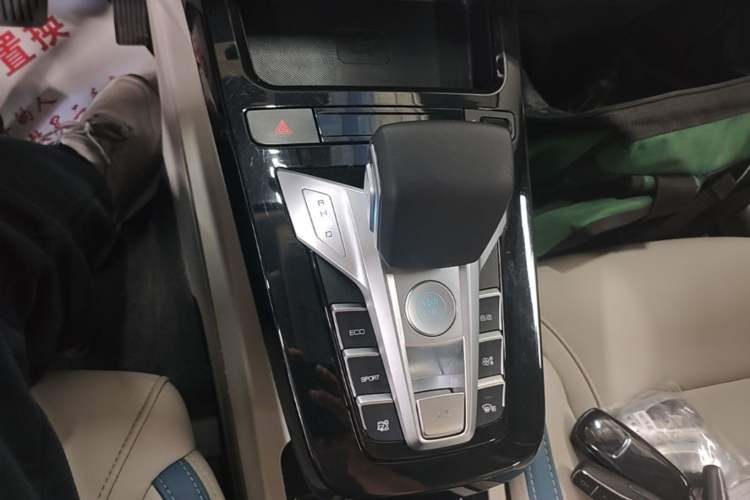 Used BYD Yuan Pro 2023 320KM Luxury Version Gear Lever