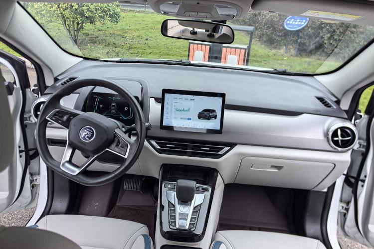 Used BYD Yuan Pro 2023 320KM Luxury Version Interior 1