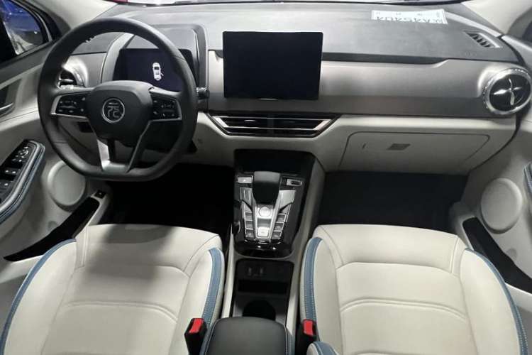 Used BYD Yuan Pro 2023 401 km Deluxe Version Interior 1