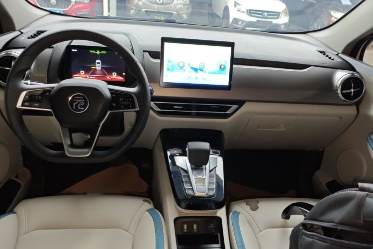 Used BYD Yuan Pro 2023 401KM Luxury Version Interior 2