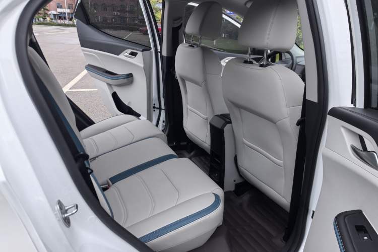 Used BYD Yuan Pro 2023 320KM Luxury Version Interior 2