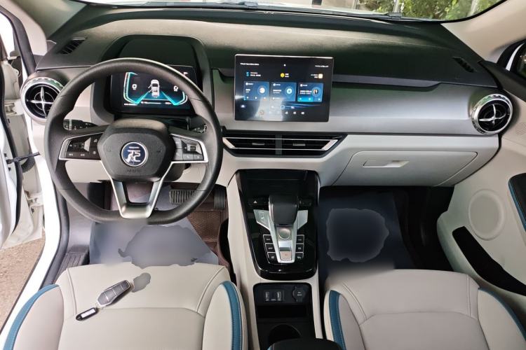 Used BYD Yuan Pro 2023 401 km Deluxe Version Interior 2