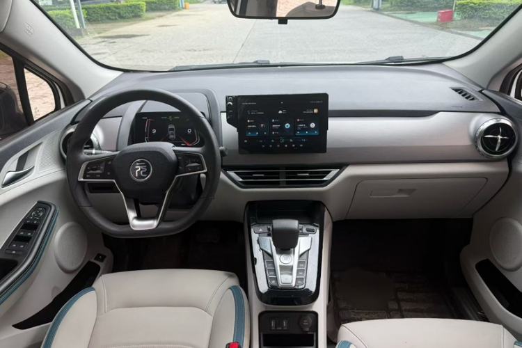 Used BYD Yuan Pro 2023 401 km Deluxe Version Interior 3