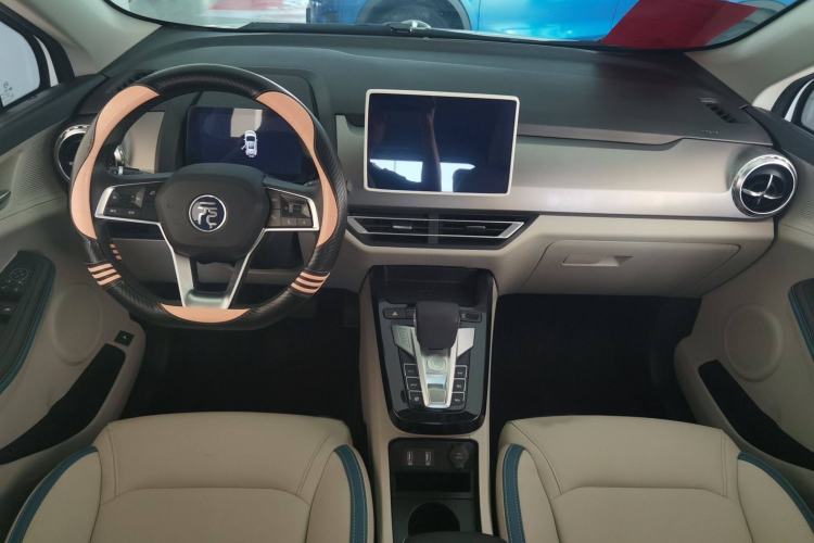 Used BYD Yuan Pro 2023 320KM Luxury Version Interior 3