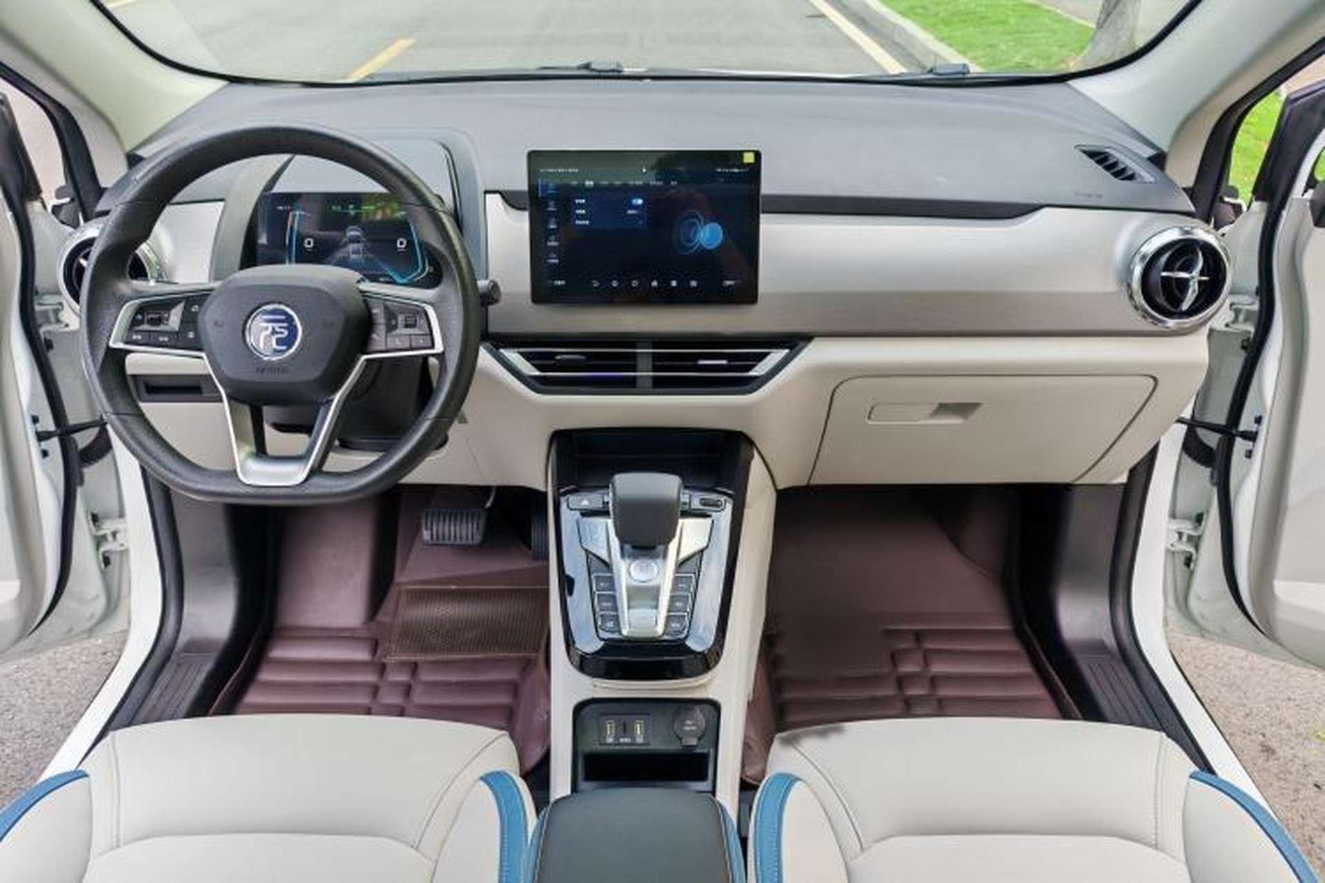 Used BYD Yuan Pro 2023 401 km Deluxe Version Interior 3