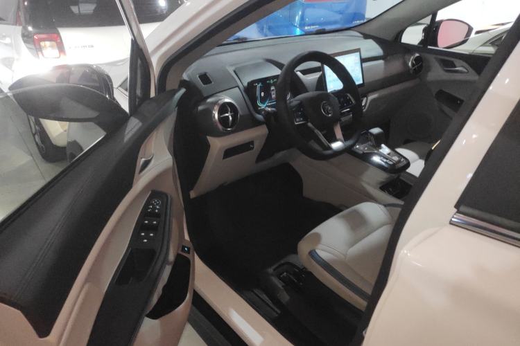 Used BYD Yuan Pro 2023 401 km Deluxe Version Interior 3