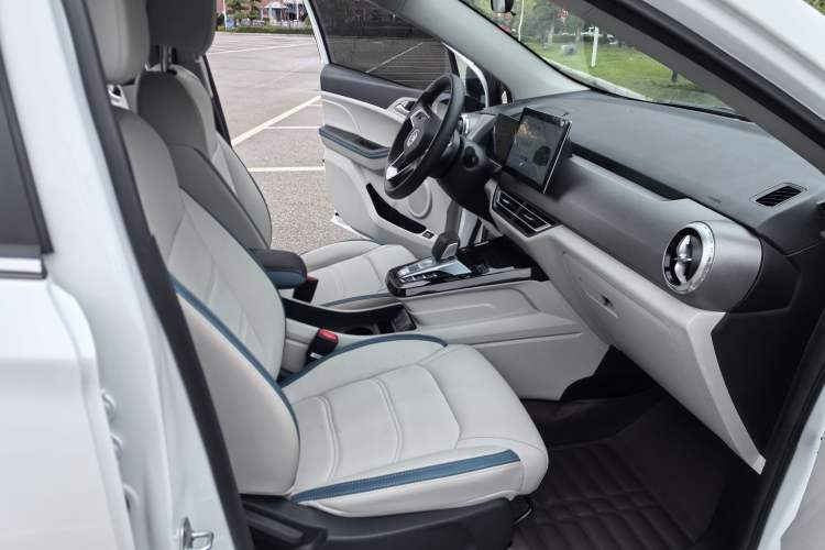 Used BYD Yuan Pro 2023 320KM Luxury Version Interior 3