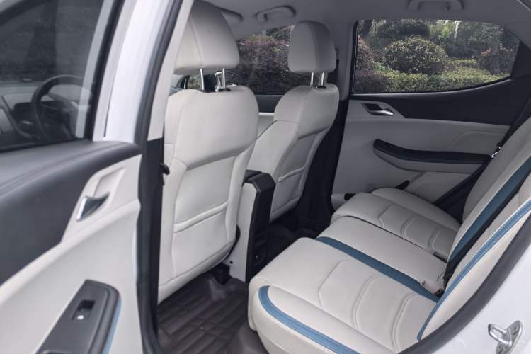 Used BYD Yuan Pro 2023 320KM Luxury Version Interior 4