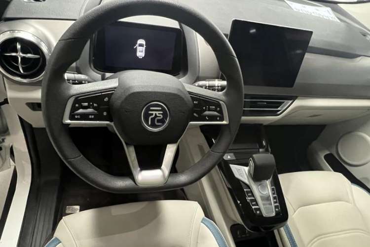 Used BYD Yuan Pro 2023 401 km Deluxe Version Interior 4