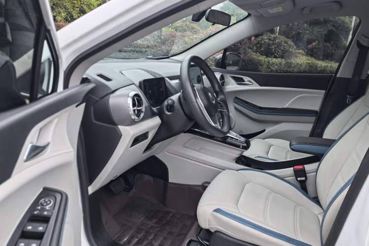 Used BYD Yuan Pro 2023 320KM Luxury Version Interior 5