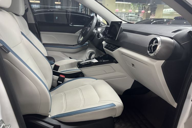 Used BYD Yuan Pro 2023 401 km Deluxe Version Interior 6