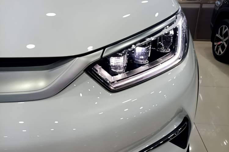 Used BYD Yuan Pro 2023 401 km Deluxe Version Left Front Headlight