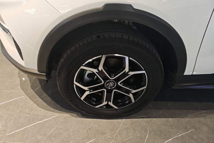Used BYD Yuan Pro 2023 401 km Deluxe Version Left Front Wheel Hub