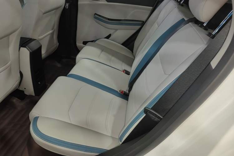 Used BYD Yuan Pro 2023 401 km Deluxe Version Left Rear Seat