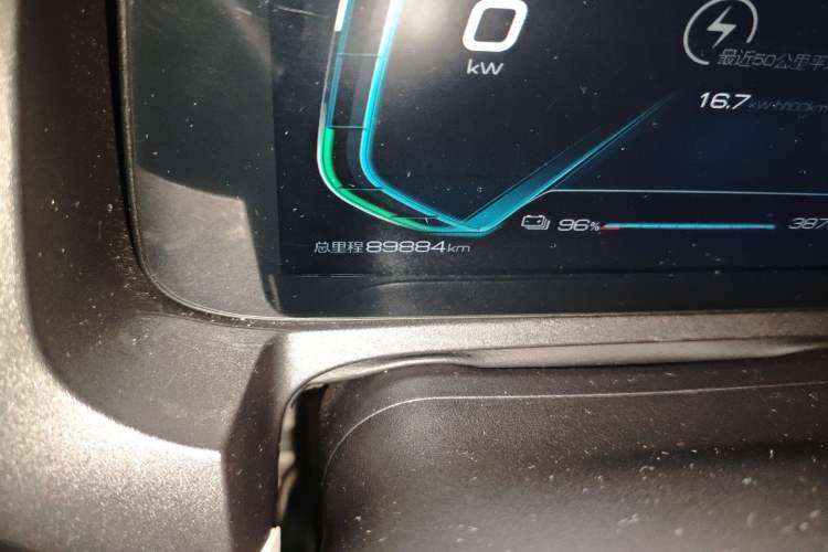 Used BYD Yuan Pro 2023 401KM Luxury Version Odometer Close Up