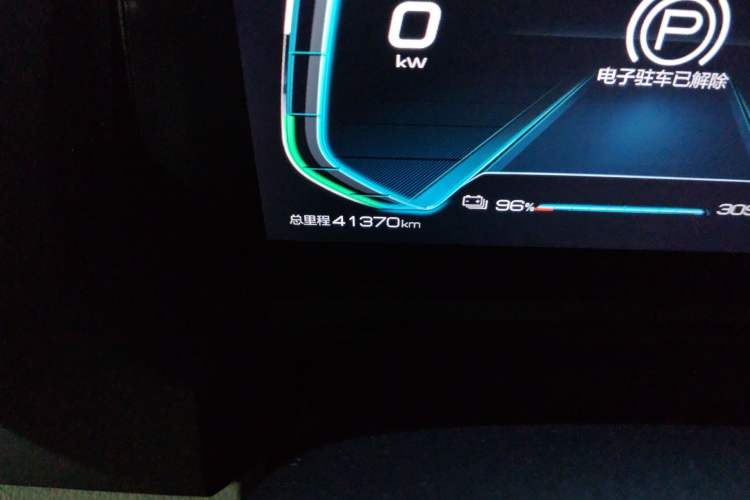 Used BYD Yuan Pro 2023 320KM Luxury Version Odometer Close Up