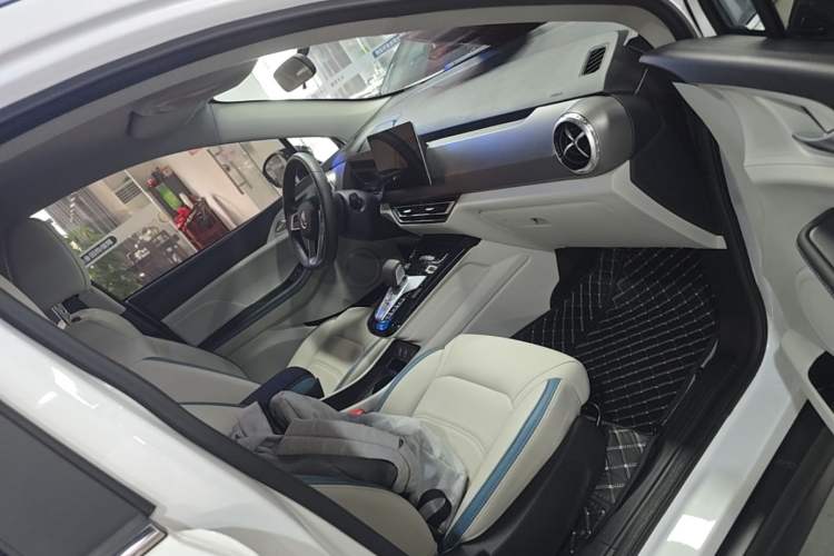 Used BYD Yuan Pro 2023 401KM Luxury Version Right Front Seat