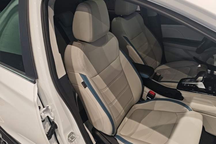 Used BYD Yuan Pro 2023 401 km Deluxe Version Right Front Seat