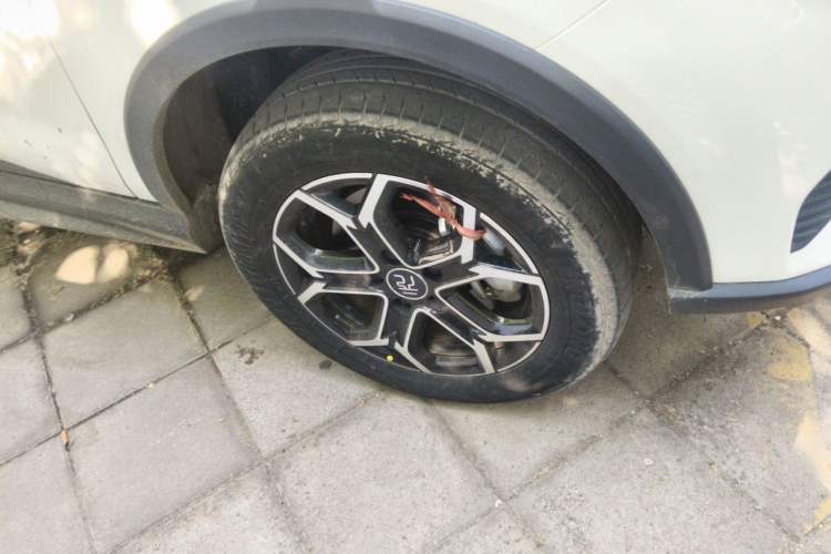 Used BYD Yuan Pro 2023 401KM Luxury Version Right Front Wheel Hub