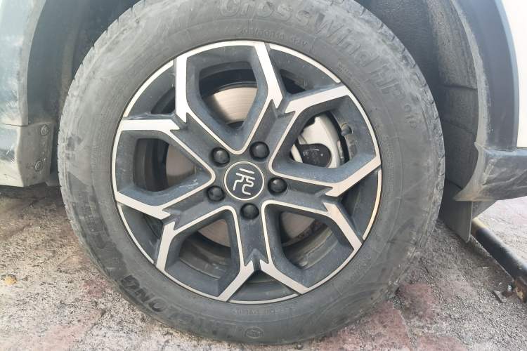 Used BYD Yuan Pro 2023 401KM Luxury Version Right Front Wheel Hub