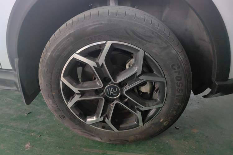 Used BYD Yuan Pro 2023 401KM Luxury Version Right Front Wheel Hub