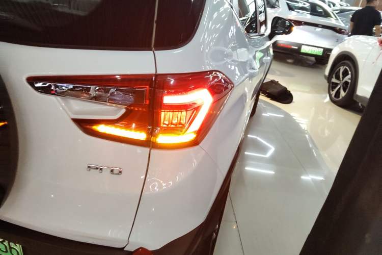 Used BYD Yuan Pro 2023 401 km Deluxe Version Right Rear Taillight