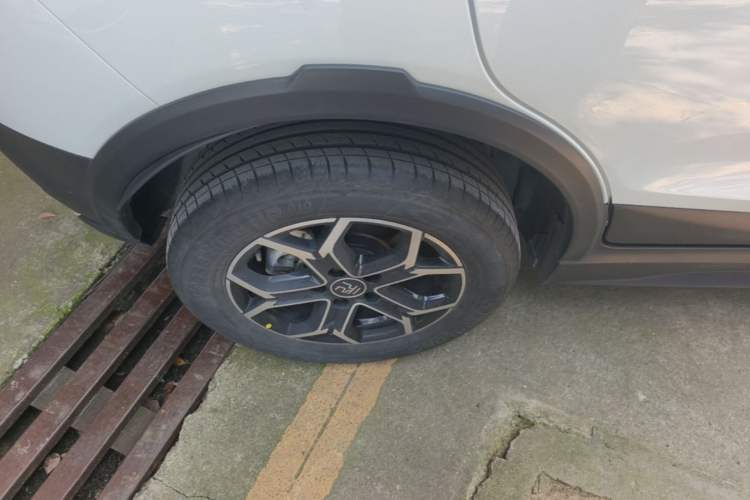 Used BYD Yuan Pro 2023 401KM Luxury Version Right Rear Wheel Hub