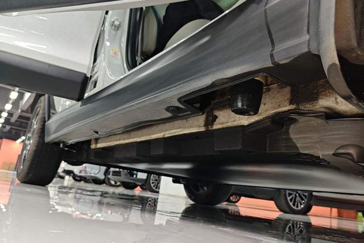Used BYD Yuan Pro 2023 401 km Deluxe Version Right Side Sill