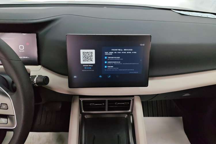 Used BYD Yuan UP 2024 401 km Active Version Audio And AC Panel