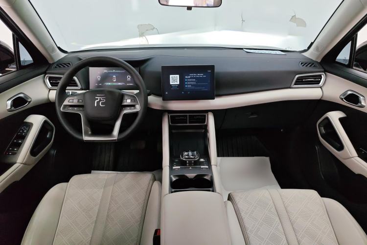 Used BYD Yuan UP 2024 401 km Active Version Center Console