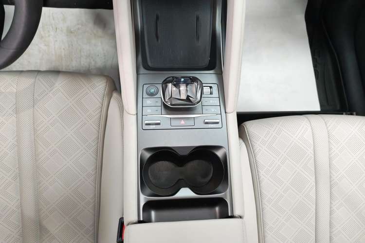 Used BYD Yuan UP 2024 401 km Active Version Gear Lever