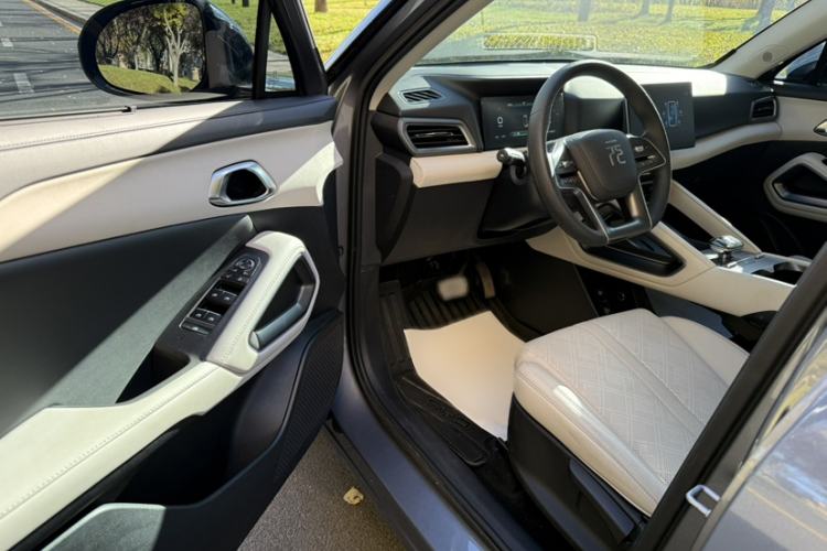 Used BYD Yuan UP 2024 401 km Active Version Interior 5