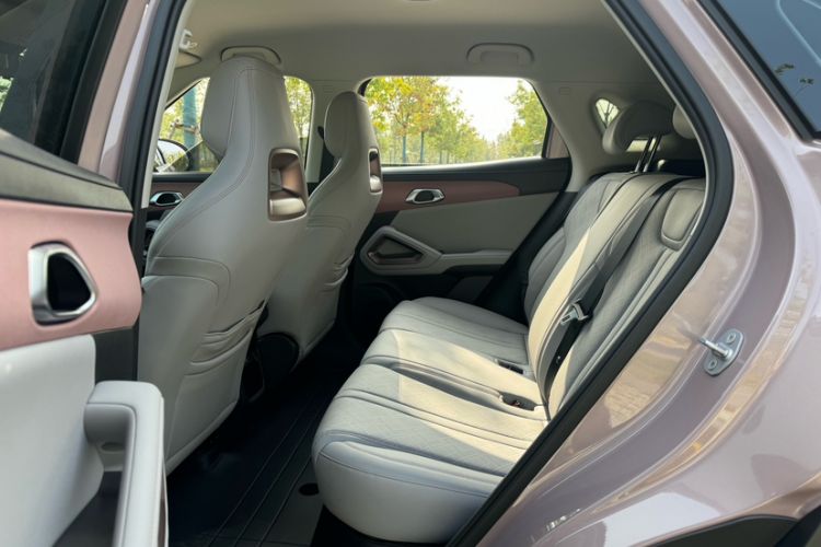 Used BYD Yuan UP 2024 401KM Leading Edition Interior 1