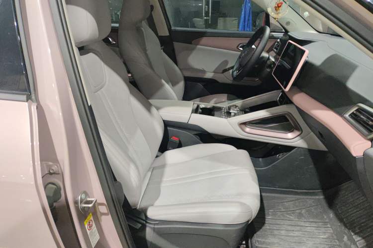 Used BYD Yuan UP 2024 401KM Leading Edition Right Front Seat