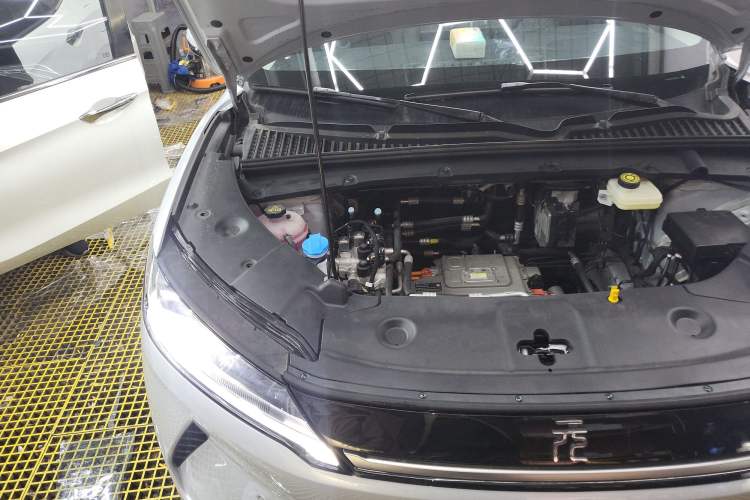 Used BYD Yuan UP 2025 Intelligent Driving Version 401 KM Dynamic Edition Engine Bay Right