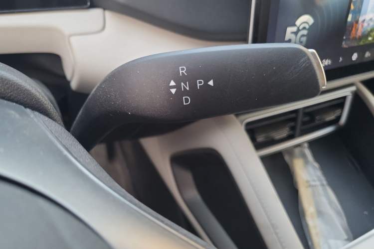 Used BYD Yuan UP 2025 Intelligent Driving Version 401 KM Dynamic Edition Gear Lever
