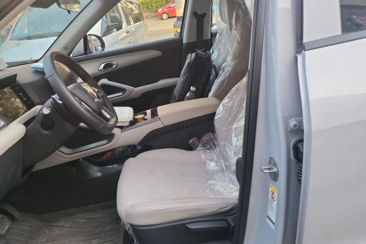 Used BYD Yuan UP 2025 Intelligent Driving Version 401 KM Dynamic Edition Left Front Seat