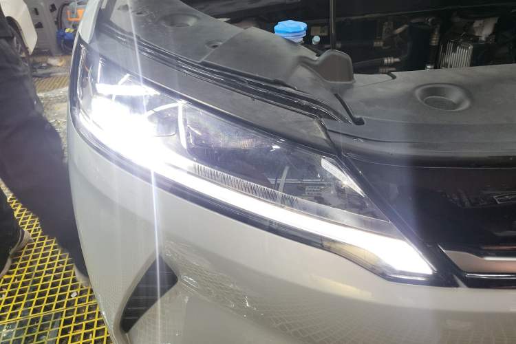Used BYD Yuan UP 2025 Intelligent Driving Version 401 KM Dynamic Edition Right Front Headlight