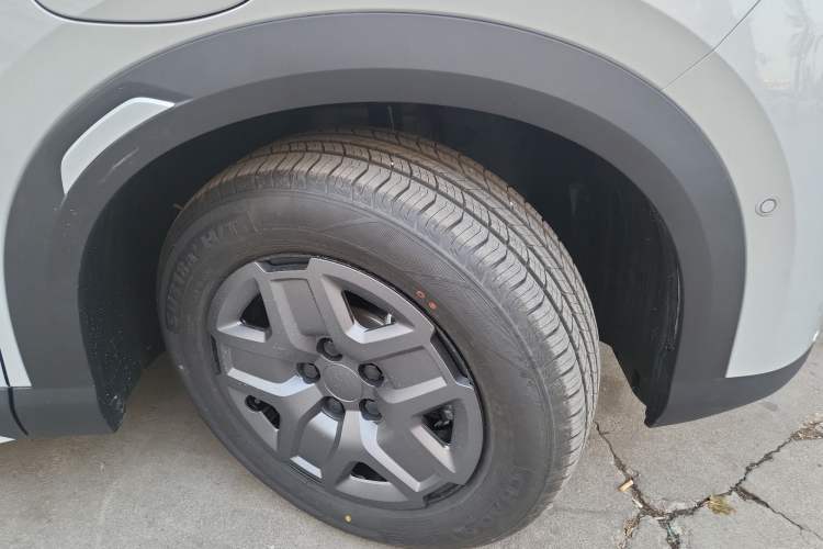 Used BYD Yuan UP 2025 Intelligent Driving Version 401 KM Dynamic Edition Right Front Wheel Hub