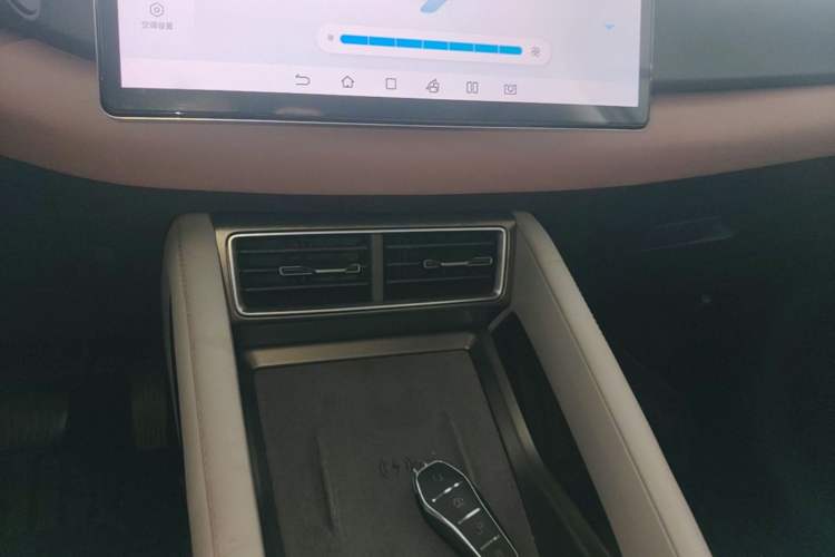 Used BYD Yuan UP 2024 401KM Beyond Edition Audio And AC Panel