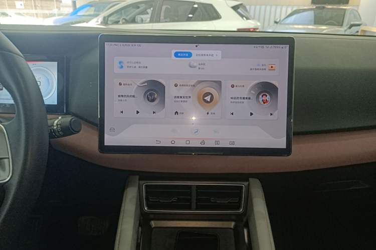 Used BYD Yuan UP 2024 401KM Beyond Edition Audio And AC Panel