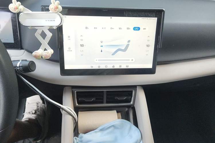 Used BYD Yuan UP 2024 301KM Leading Edition Audio And AC Panel