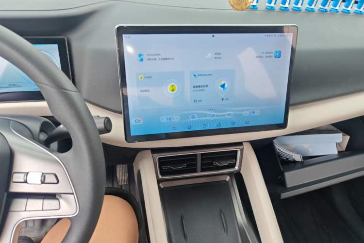 Used BYD Yuan UP 2024 401KM Leading Edition Audio And AC Panel