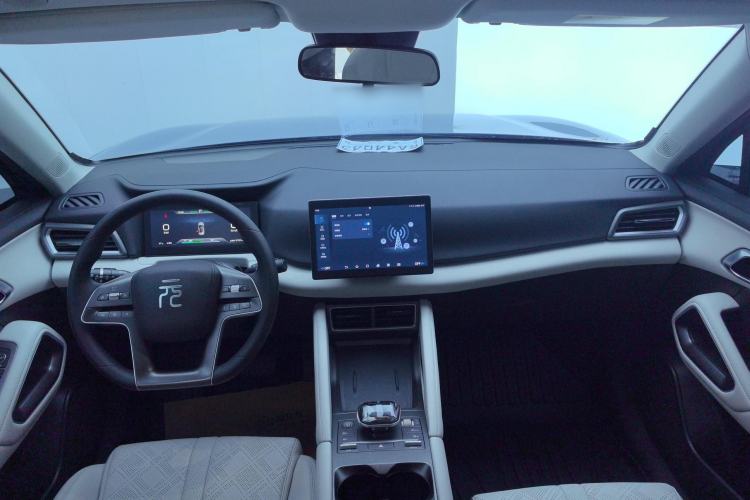 Used BYD Yuan UP 2024 401 km Active Version Center Console