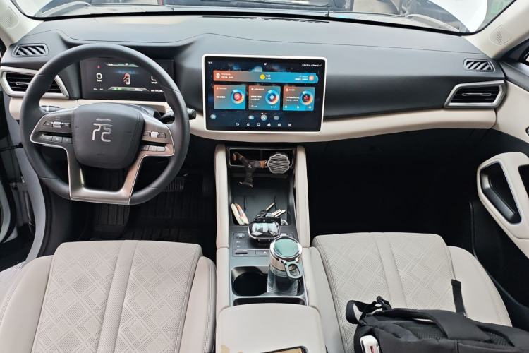 Used BYD Yuan UP 2024 401KM Leading Edition Center Console