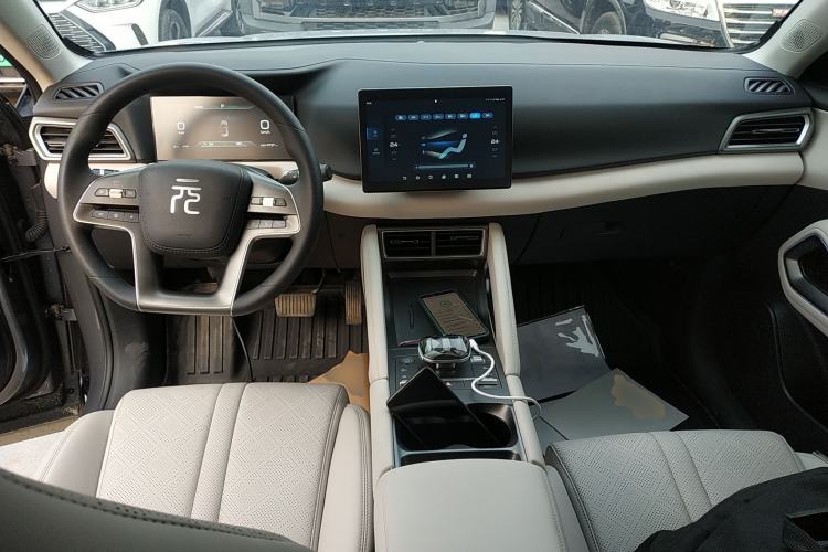 Used BYD Yuan UP 2024 401 km Active Version Center Console