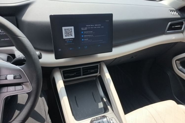 Used BYD Yuan UP 2024 401 km Active Version Center Console