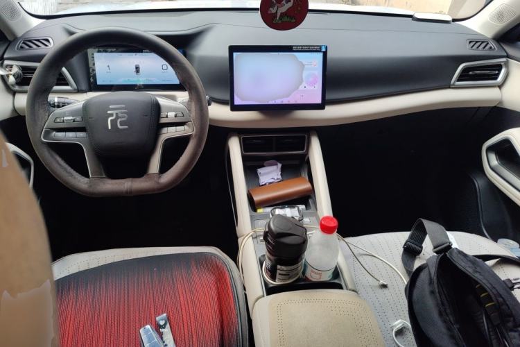 Used BYD Yuan UP 2024 401 km Active Version Center Console