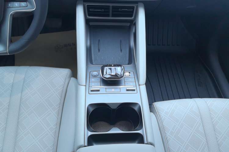 Used BYD Yuan UP 2024 401 km Active Version Gear Lever